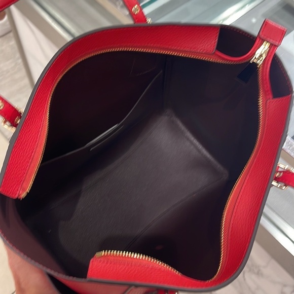 MICHAEL KORS VOYAGER FLAME EAST WEST TOTE LEATHER
30H1GV6T8L NWT - Picture 10 of 16